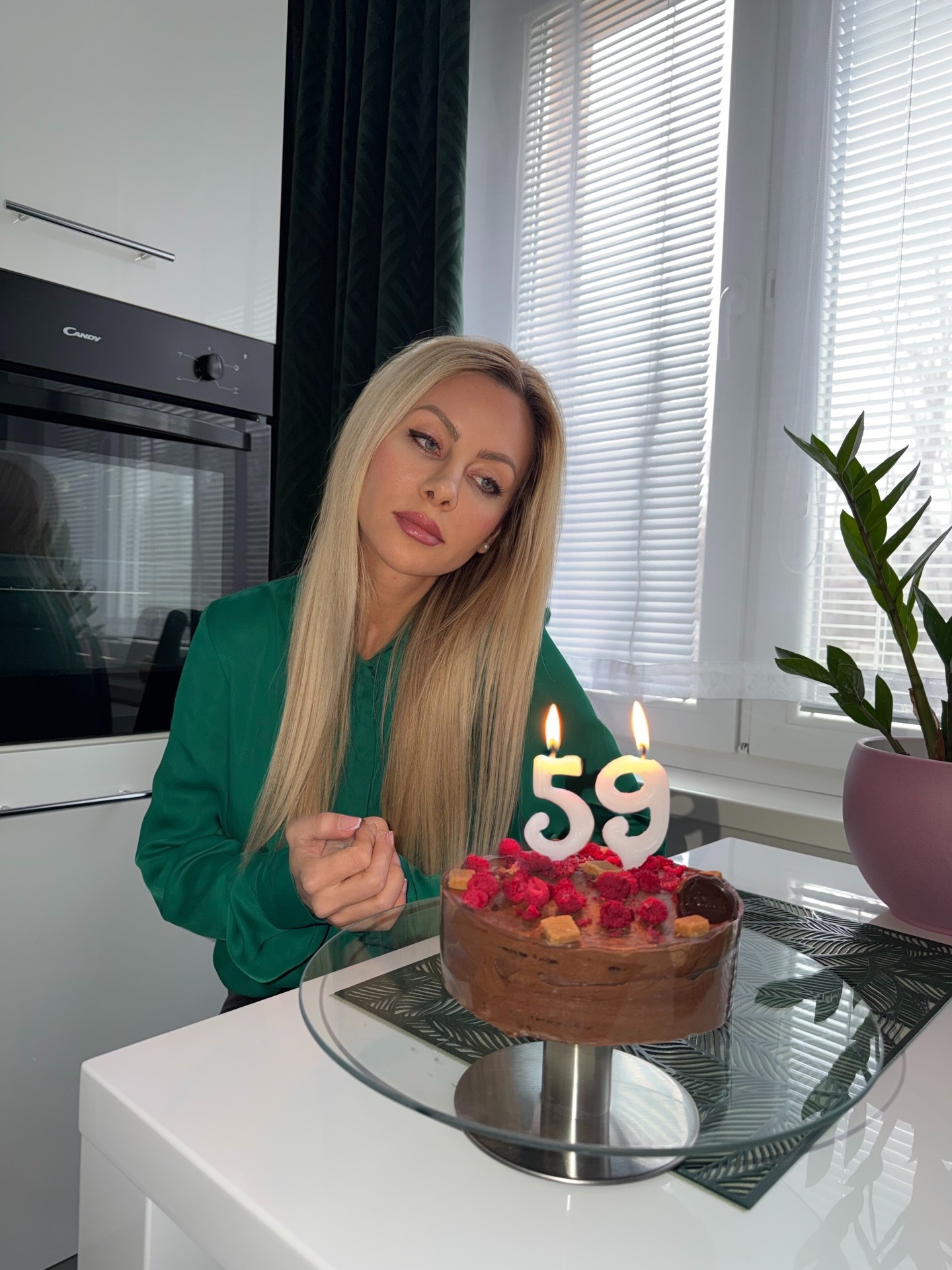 Monika Křivová oslávila 59. narodeniny Mikuláša Černáka. 