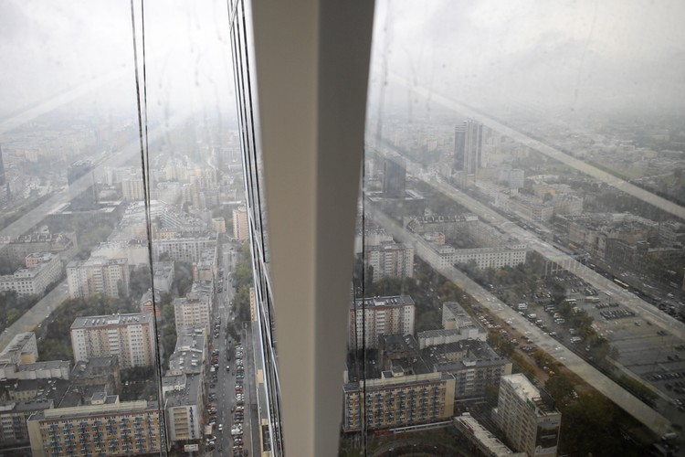 Budynek 'Żagiel' projektu Daniela Libeskinda przy ul. Złotej 44 w Warszawie