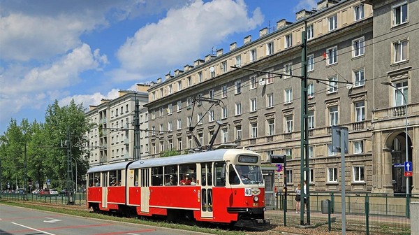 Wsiąść do tramwajów biorących udział w paradzie będzie można na terenie zajezdni Podgórze od godz. 10.30. 