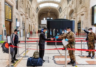 Prawie 40 proc. Włochów z trudem dostosowuje się do wymogów sanitarnych [SONDAŻ]