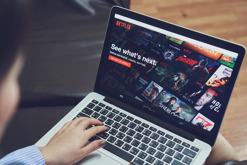 Netflix kojarzy się z rozrywką, a nie zużyciem energii - tymczasem można zaoszczędzić, nie tracąc rozrywki