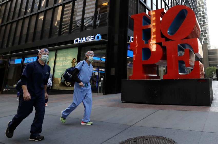 Korona virus je zamenila Rusiju kao glavnu temu izbora