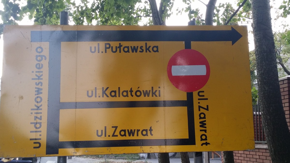 W czwartek korek na ulicy Idzikowskiego w stronę Puławskiej  był już przed godziną siódmą rano. O godzinie 19 rozpoczynał się nawet w okolicach stawów w Parku Arkadia. To skutek m.in. zamknięcia przejazdu na ulicy Zawrat, od Kalatówki do Puławskiej. Zdaniem drogowców ma to poprawić bezpieczeństwo rowerzystów jeżdżących ścieżką rowerową wzdłuż Puławskiej. Czy nie można było zastosować jednak innego rozwiązania?