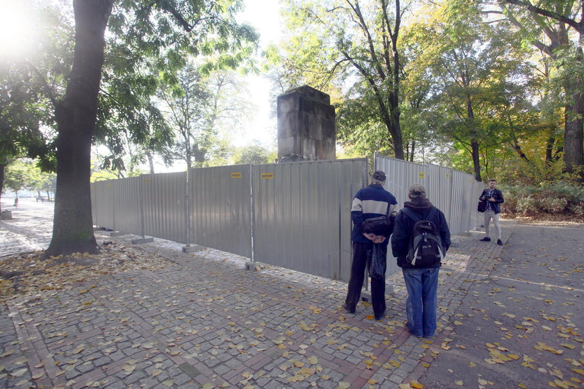 Rozbierają pomnik Armii Czerwonej