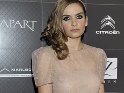 "Frytka" w wartej fortunę sukience Valentino i... za dużych butach