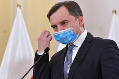 Długi dewelopera mają spłacać lokatorzy. Ziobro składa skargi nadzwyczajne