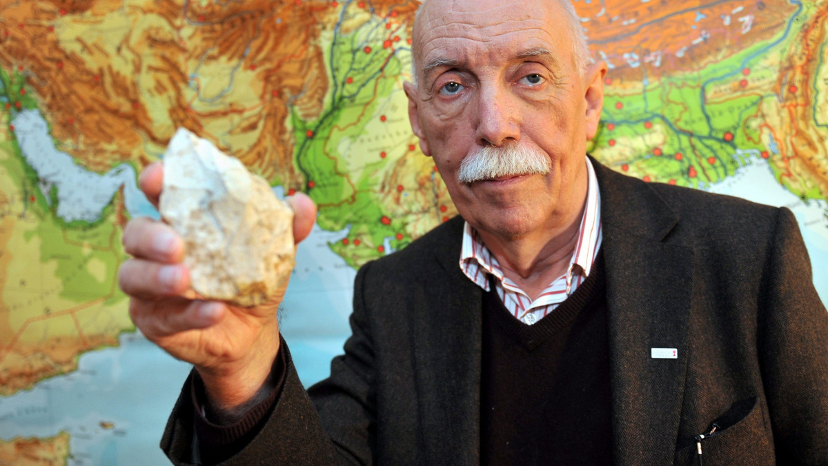 Odkrycie prehistorycznych kamiennych narzędzi na wschodnim wybrzeżu Półwyspu Arabskiego może podważyć dotychczasowe ustalenia dotyczące daty opuszczenia przez naszych przodków rejonu wschodniej Afryki.