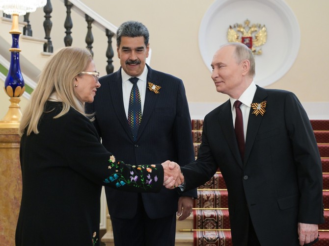 Vladimir Putin pozdravlja predsednika Venecuele i njegovu suprugu