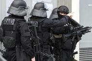 Francja policja Raid