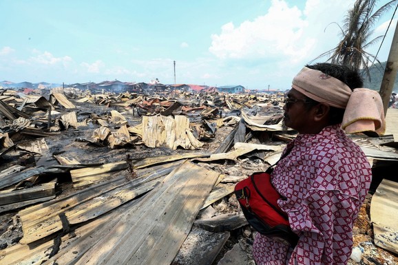 STRAVIČAN POŽAR PROGUTAO CELO MESTO! Uništeno 1.000 kuća, na hiljade raseljenih (FOTO)