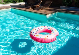 Redovna dezinfekcija bazena i kontrola nivoa hlora i pH vrednosti važna za  bezbednost korisnika