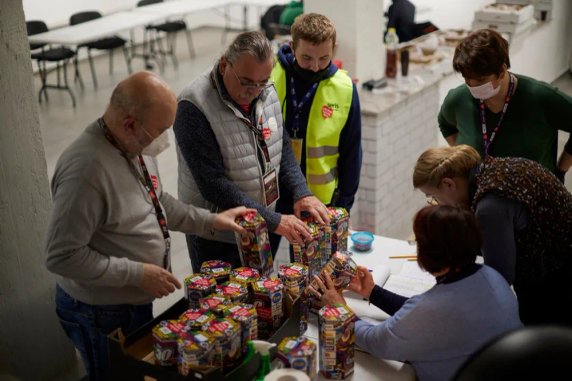 Sztab WOŚP przy podsumowaniu zbiórek w czasie pandemii