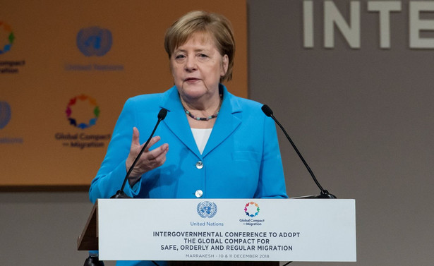 "Politico": Merkel osłabiona, ale wciąż w grze