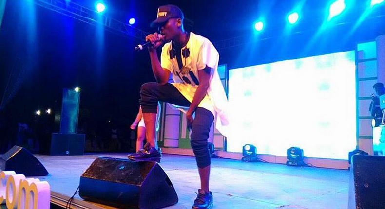 Mr Eazi performing