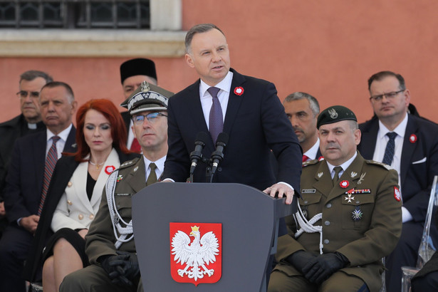 Prezydent RP Andrzej Duda podczas uroczystości na Placu Zamkowym w Warszawie
