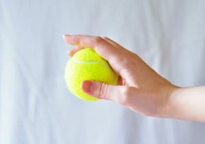 Žene masovno ubacuju teniske loptice u veš mašinu i tvrde da prave čudo