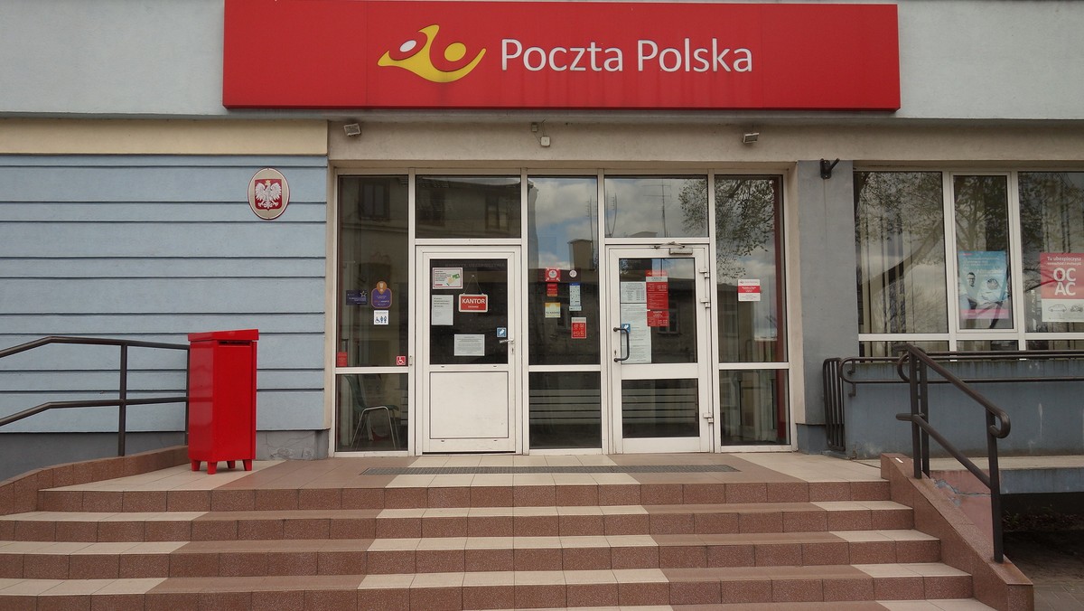 Kierujący Pocztą Polską Tomasz Zdzikot nie przyszedł do Senatu na konsultacje, ale przesłał pisemne wyjaśnienia dotyczące wyborów korespondencyjnych. Zaznaczył w nich, że poczta jest jedynie wykonawcą przepisów ustawy i zapewnił, że zrealizuje swoje obowiązki z "najwyższą starannością".