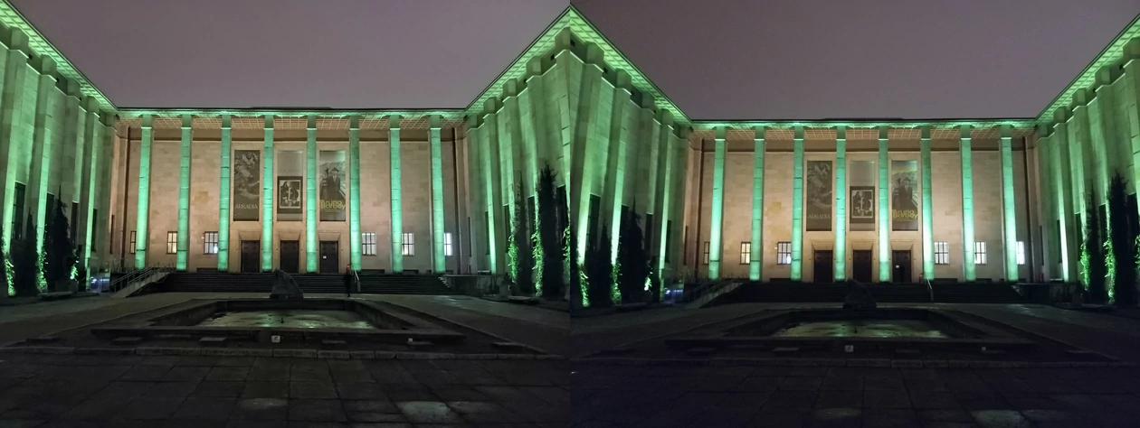 Zdjęcia nocne wykonane modułem standardowym - w trybie Noc (po lewej) oraz w trybie automatycznym (kliknij, aby powiększyć)