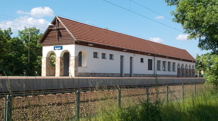 Az agárdi vasútállomás - itt történt a tragédia augusztus 18-án/Fotó: Wikipedia