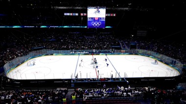 skandal na igrzyskach olimpijskich. rosyjska flaga na meczu usa - czechy