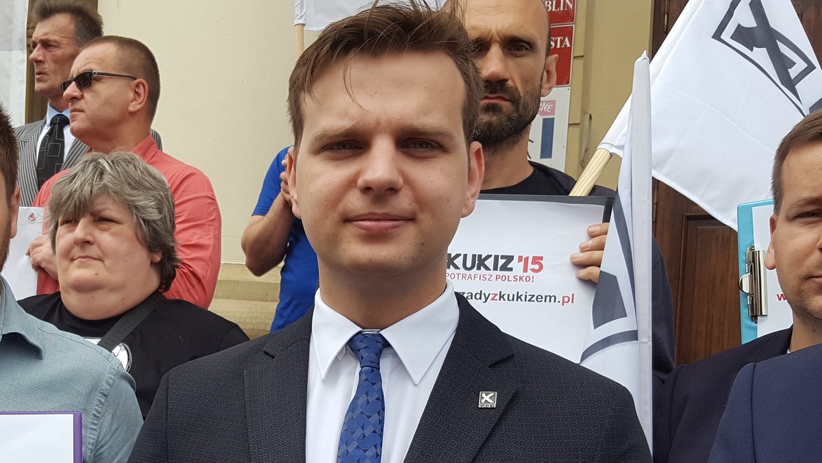 Kulesza, który jest rzecznikiem prasowym Klubu Kukiz'15, trenował przez kilka lat sztuki walki. Co prawda w wywiadzie udzielonym dla "Plusa i minusa" zdementował plotki o walkach w klatce, ale przyznaje, że stoczyłby pojedynek z innym politykiem. - Chętnie powalczyłbym z kimś z PiS - mówi.