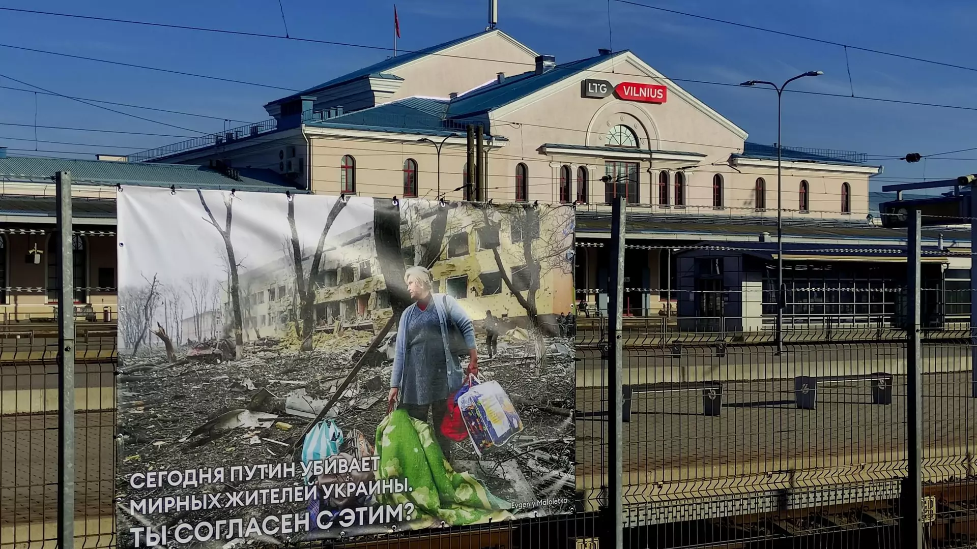 Rosjanie podróżujący pociągiem zobaczą brutalną wystawę zdjęć z Ukrainy
