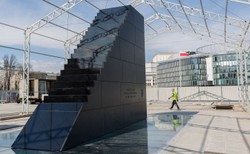 PO i Nowoczesna nie wezmą udziału w odsłonięciu pomnika smoleńskiego na Placu Piłsudskiego