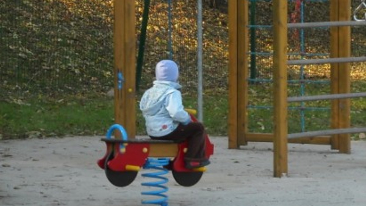 Rodzice sześciolatków, które od września powinny iść do 1. klasy nie poddają się i chcą opóźnić pójście do szkoły swoich pociech. Poradnie psychologiczno-pedagogiczne w Warszawie przeżywają oblężenie - informuje Polskie Radio RDC.