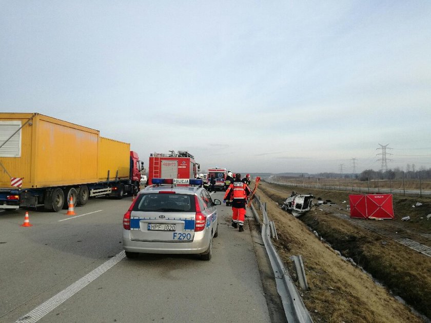 Bus dachował na A1. Jedna osoba nie żyje