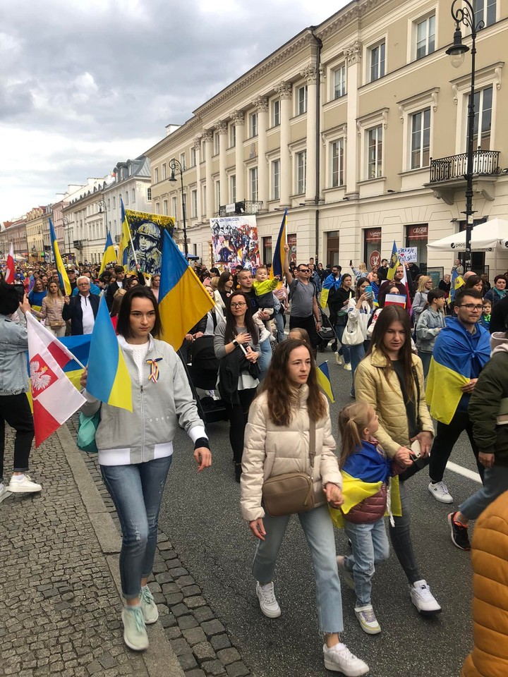 Ukraińcy wyrażają wdzięczność Polakom. W Warszawie odbył się marsz wdzięczności