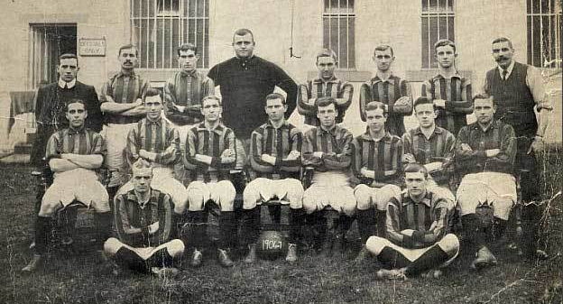 Bradford City w sezonie 1906-07 – Foulke w środku tylnego rzędu