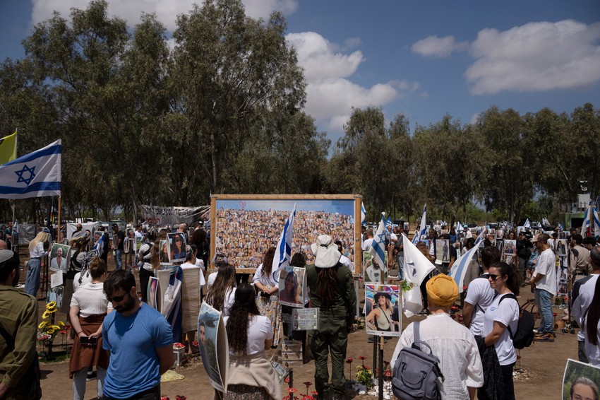 Dan sećanja u Izraelu na mestu održavanja festivala Nova gde je došlo do napada Hamasa 7. oktobra, kod kibuca Reim 13. maja