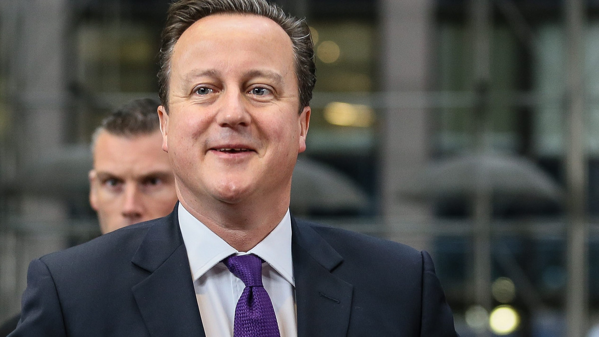 Premier Wielkiej Brytanii David Cameron zaapelował o zmniejszenie biurokracji w całej UE i o pomoc firmom w tworzeniu miejsc pracy. Mówił o tym na spotkaniu tuż przed rozpoczęciem drugiego dnia szczytu UE w Brukseli. Do apelu przyłączyła się Polska.