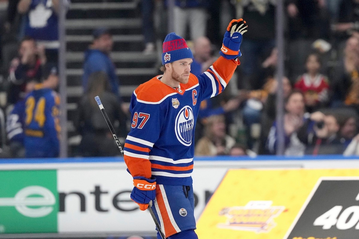 Kanadský hokejista Connor McDavid sa stal celkovým víťazom v súťažiach zručností v predvečer zápasu hviezd v zámorskej NHL.