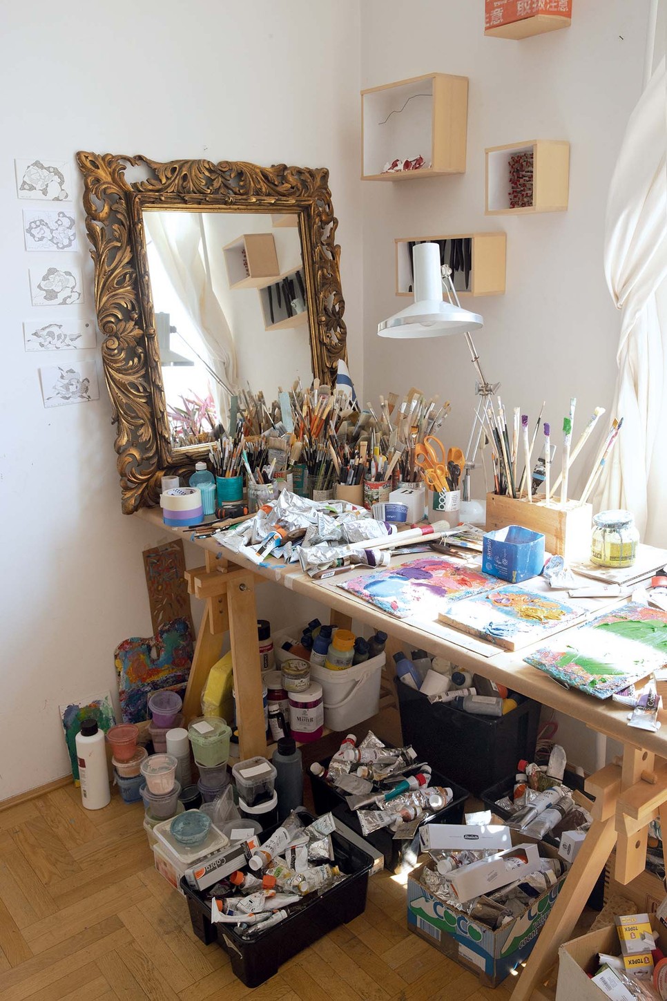 Barabás Zsófi műtermében minden eszköznek megvan a maga helye és funkciója