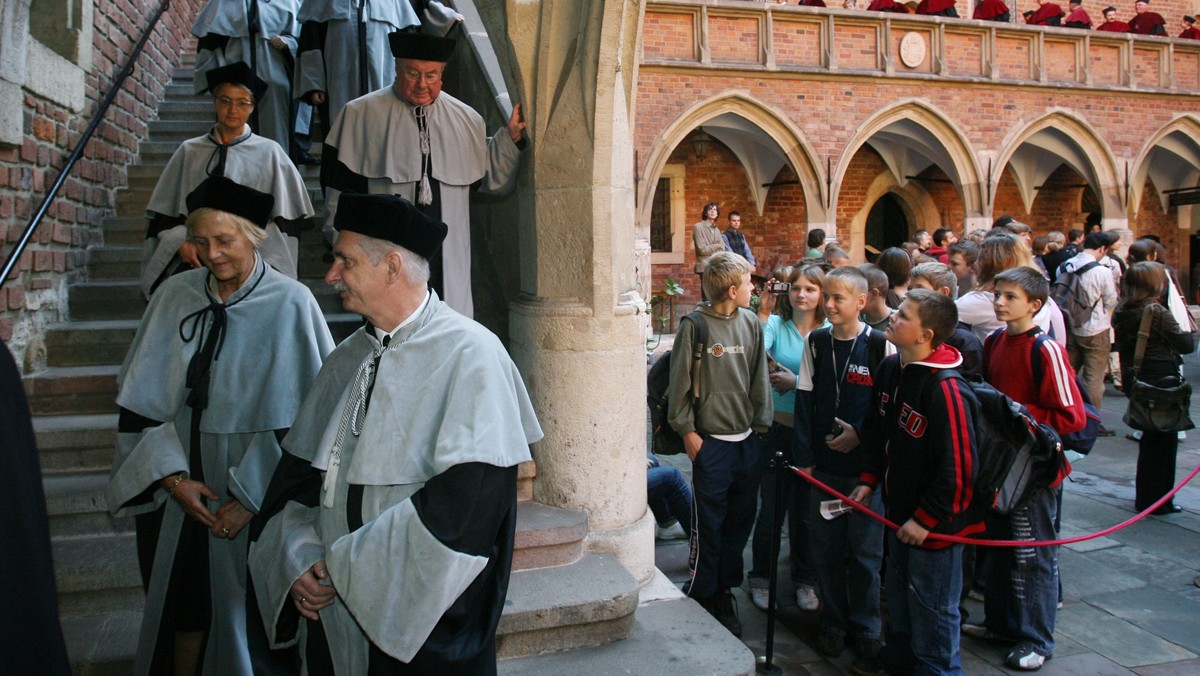 Modernizacja i rozbudowa pracowni na kierunkach ścisłych i przyrodniczych Uniwersytetu Jagiellońskiego będzie kosztowała blisko 7,8 mln zł. Ponad 2,8 mln zł zostanie przeznaczonych na digitalizację czasopism z przełomu XIX i XX w. w Bibliotece Jagiellońskiej.