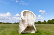 Eight Eight (2004), Anish Kapoor, irański onyks, 281 x 195 x 146 cm