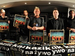 Kazik szuka "Plam na słońcu" w nowym klipie