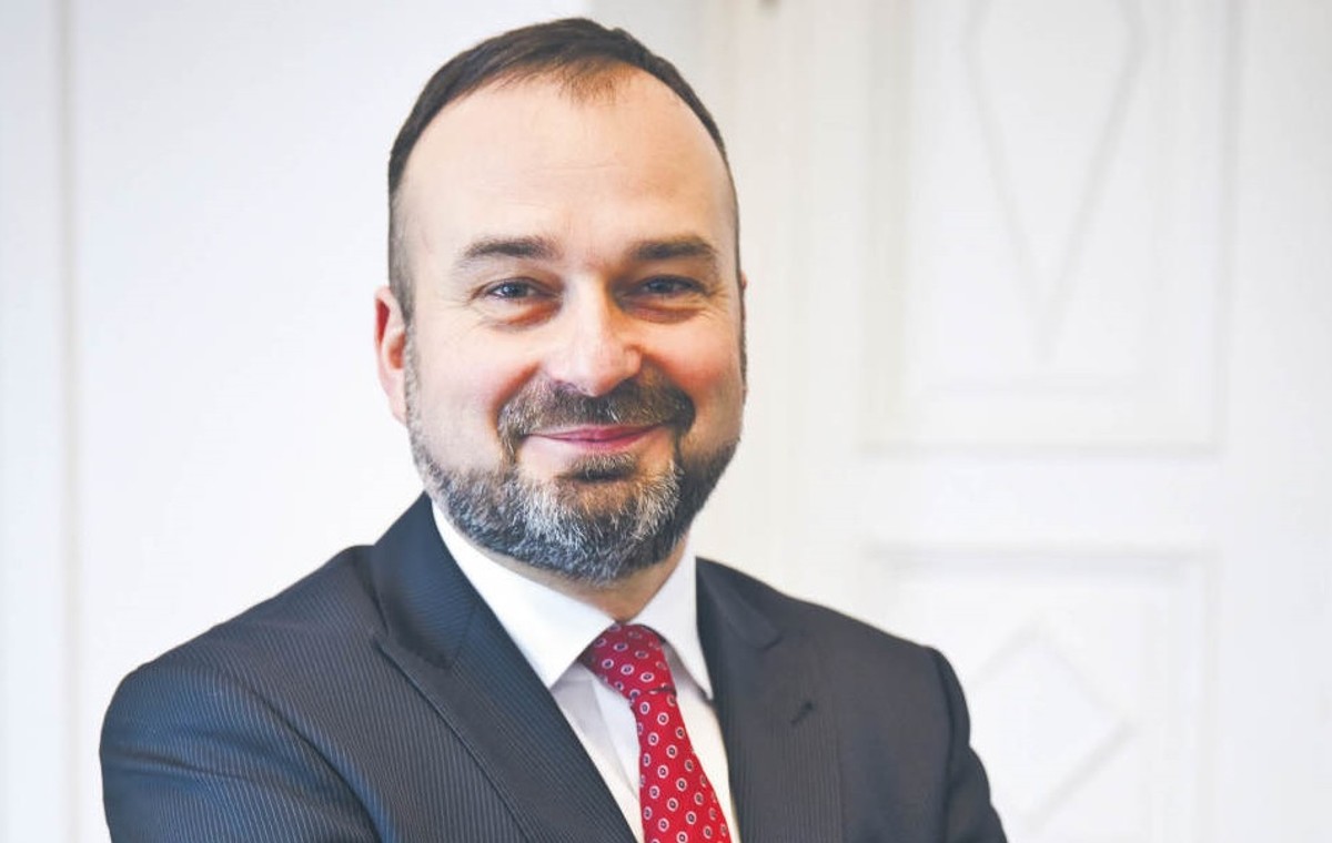 Prof. Maciej Gutowski, obecny redaktor naczelny miesięcznika wydawanego przez NRA