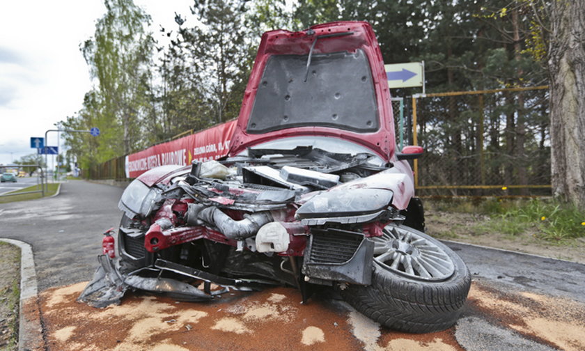 Wypadek sportowej mazdy RX8 w Zielonej Górze