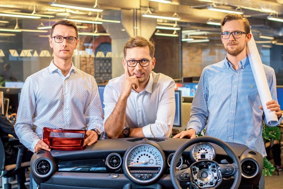 CADM Automotive. Od lewej stoją: CAS designer Paweł Kusina, prezes firmy Michał Laska, szef Business Development Marcin Madejski