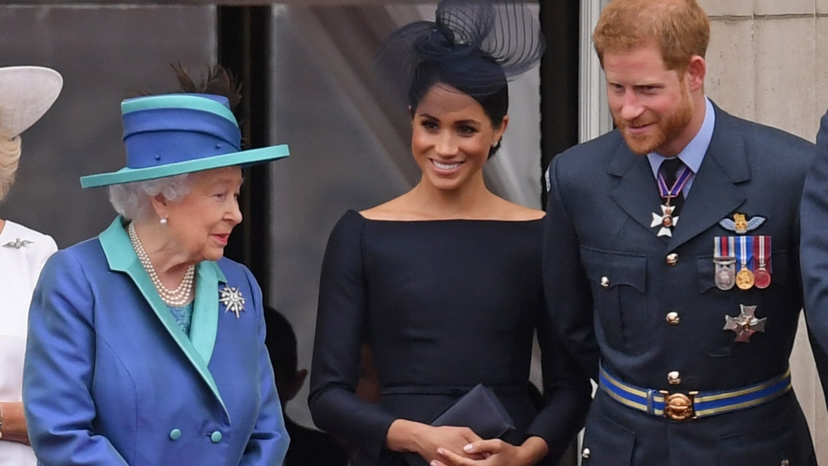 <strong>Brytyjskie media donoszą, że stosunki pomiędzy Elżbietą II a księciem Harrym i jego żoną Meghan są coraz chłodniejsze. Powodem na to ma być przytyk, którego Sussexowie dopuścili się w najnowszym oświadczeniu.</strong>