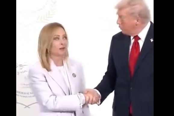 (VIDEO) TRENUTAK U KOM JE SKALA NEPRIJATNOSTI EKSPLODIRALA! Pogledajte prvi susret Trampa i Đorđe Meloni posle medijskog rata: POGLED premijerke Italije srušio internet