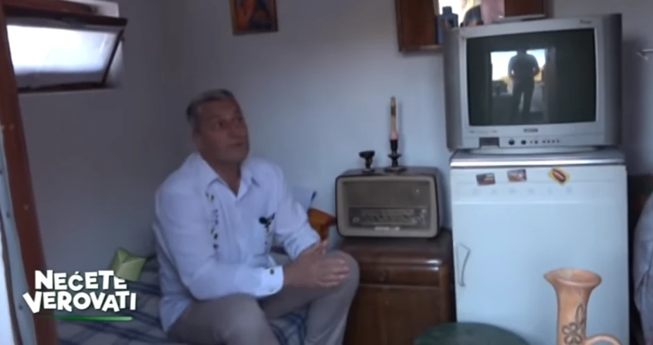 Dejan Milošević unutar grobnice