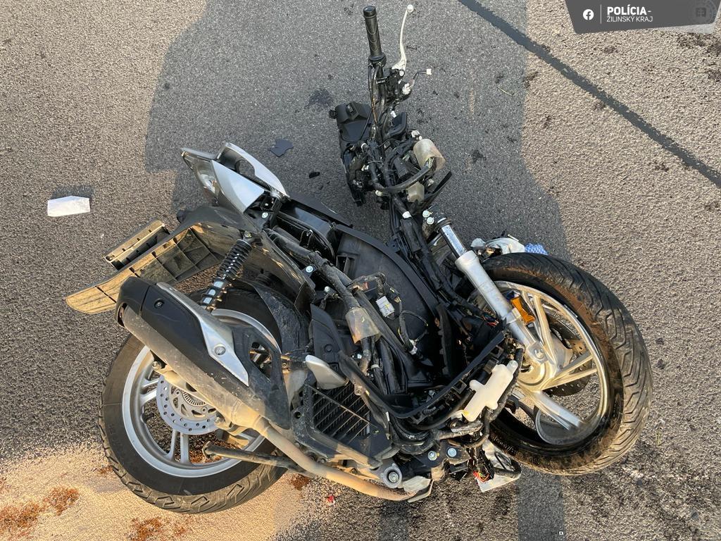 Zrážku s osobným autom v Terchovej neprežil 60-ročný motocyklista.