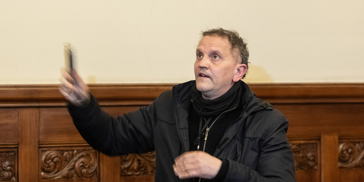 Ks. Michał Woźnicki odgraża się sędziemu, który go skazał za obrazę Żydów.