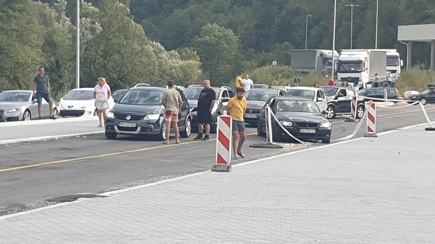 Na ulazak u Srbiju se trenutno čeka sat i po