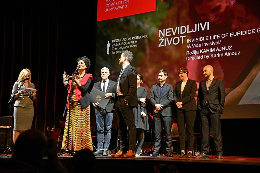 Glumica Barbara Santoz sa nagradom 