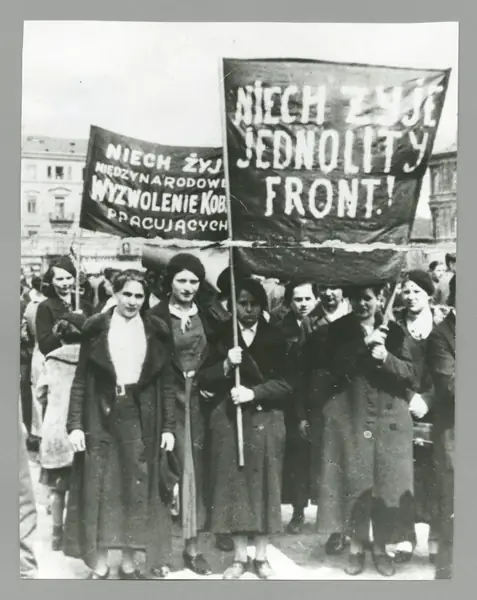 Aleksander Minorski, Uczestniczki pochodu pierwszomajowego w 1936 roku, Muzeum Warszawy