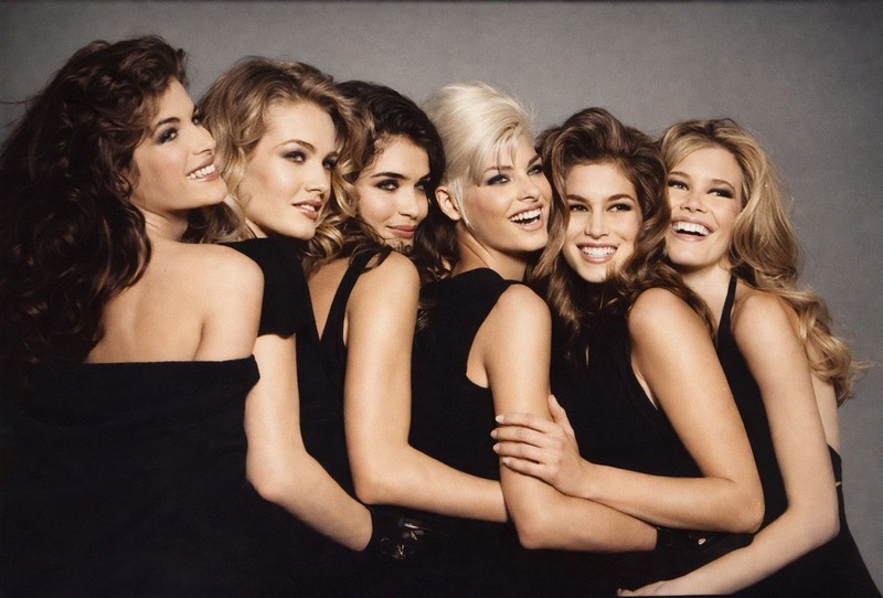 Supermodelka Cindy Crawford oslavuje 60.